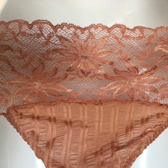 Vintage Lingerie Set by Felina (Circa 1980s) - Picture 7 of 9